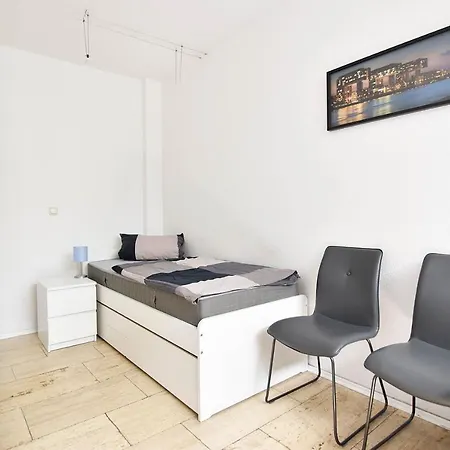 Boardinghouse In *free Wifi* דירה *