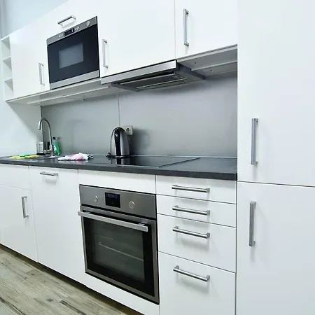 Boardinghouse In *free Wifi* קלן