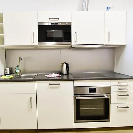 Boardinghouse In *free Wifi* דירה קלן